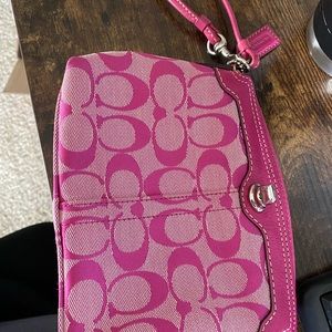 Coach wristlet pink